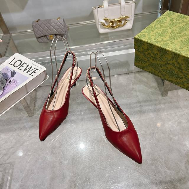Burgundy 35-42 This Gucci Signoria Series Open-Toe Shoe Is Named After The Centr