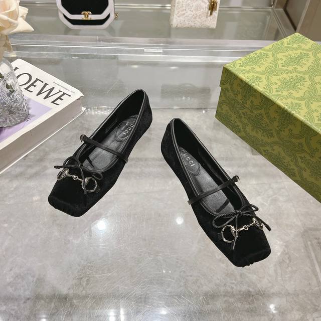 9099-3 Black 35-42 This Iconic Horsebit-Buckle Ballet Flat Features A Square Toe