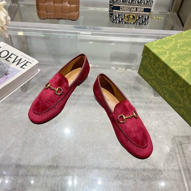 1819-1 Burgundy 35-41 As An Outstanding Representative Of Gucci's Design Heritag