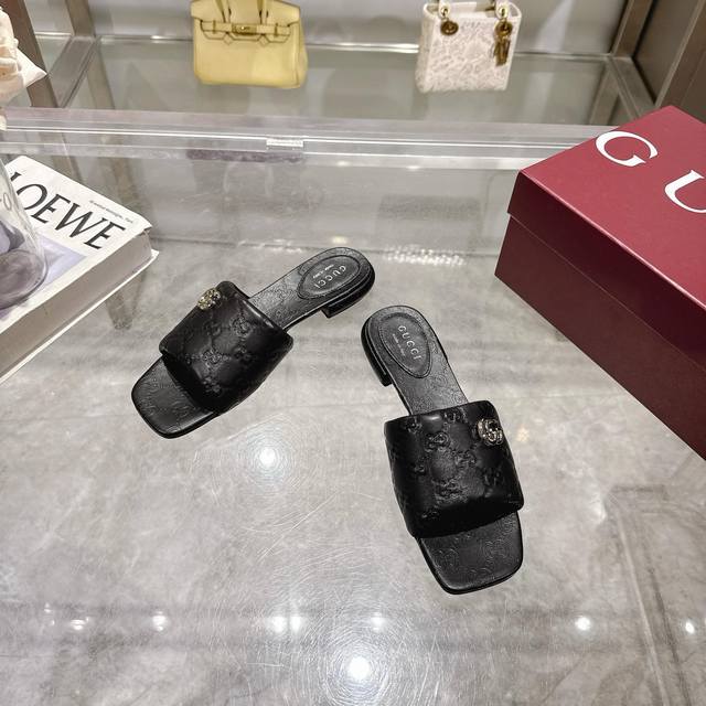 6026-2 Black 35-42 This Distinctive Shoe Is Meticulously Crafted From Premium Gg