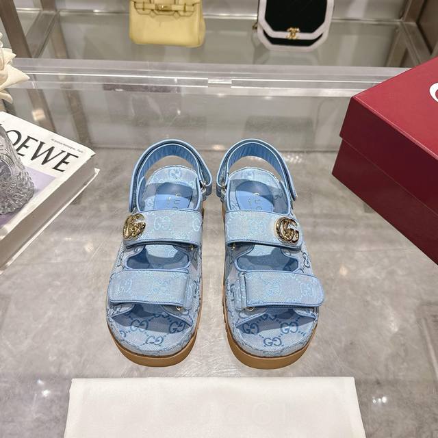 8838-1 Blue 35-42 Gucci's Modern Design Aesthetic Explores A Unique Path Of Craf