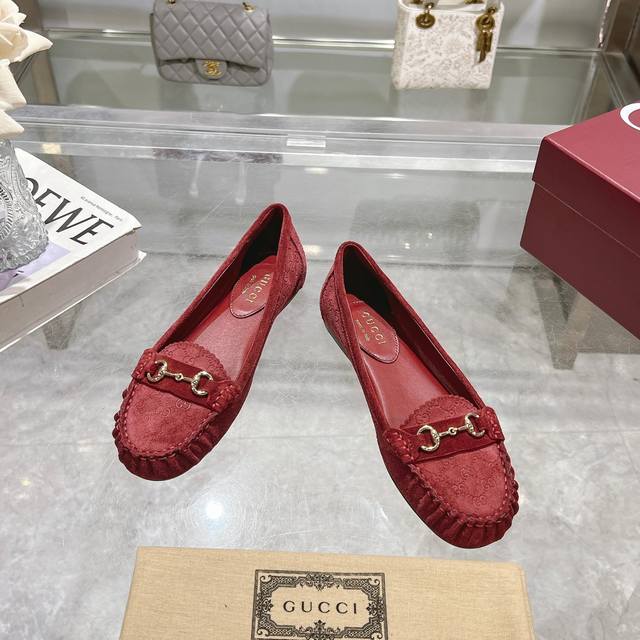 3657-3 Burgundy 35-42 A Wardrobe Essential Reimagined With Elegance. This Design