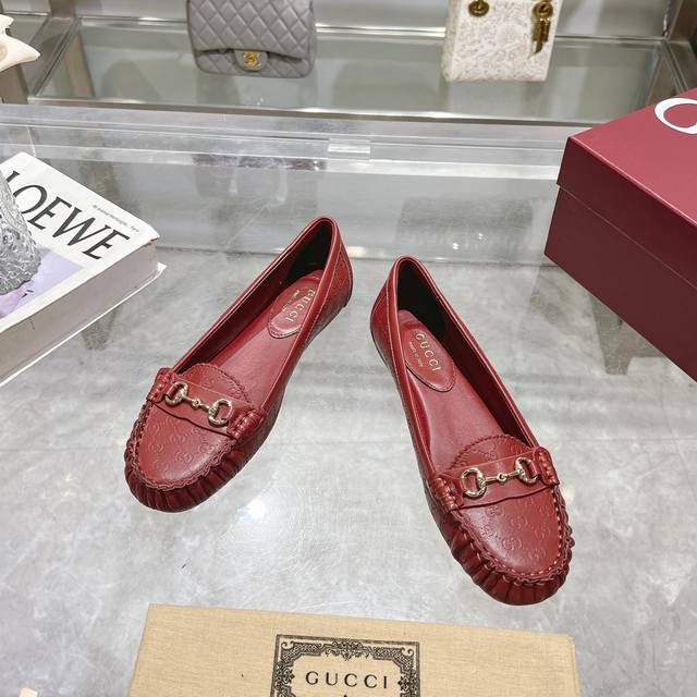 3657-1 Burgundy 35-42 A Must-Have Piece For Your Wardrobe, Elegantly Refreshed.