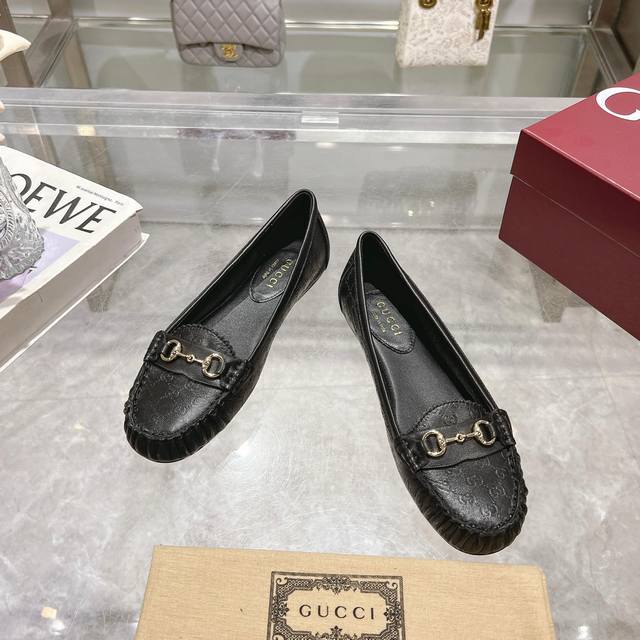 3657-1 Black 35-42 A Must-Have Wardrobe Staple For An Elegant Refresh. This Desi