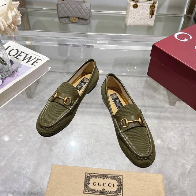 1819-8 Green Velvet 35-42 This Gucci Loafer Is Meticulously Crafted From Ribbed