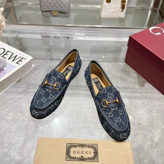 1819-8 Denim 35-42 This Gucci Loafer Is Expertly Crafted From Blue Gg Denim Fabr