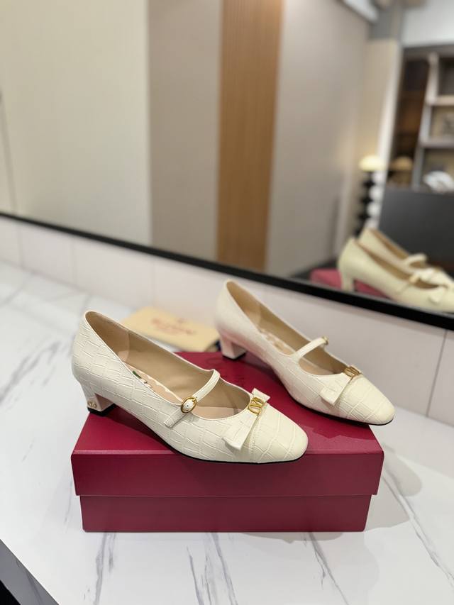 Factory Price: Valentino Classic 2025 Spring/Summer Vlogo Signature Bow-Knot Rou
