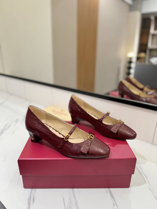 Factory Price: Valentino Classic 2025 Spring/Summer Vlogo Signature Bow-Knot Rou