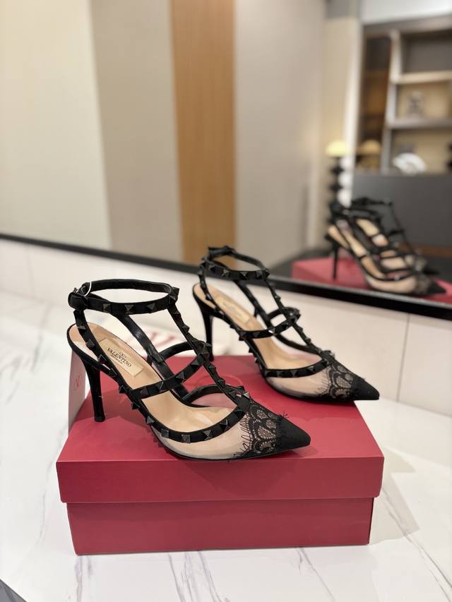 Factory Price: Valentino 2025 Ss New Arrival Classic Rivet-Studded Pointed-Toe S