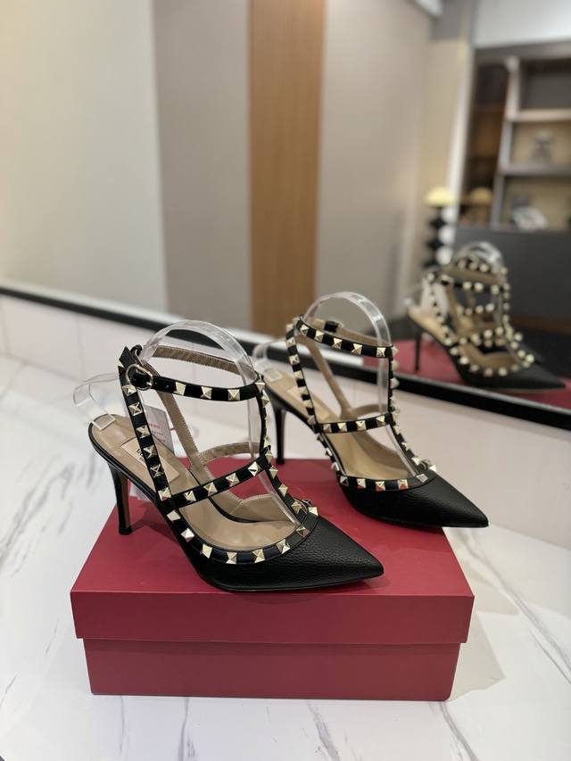 Factory Price: Valentino Valentino Studded Vt Classic Ankle-Wrapping Studded San