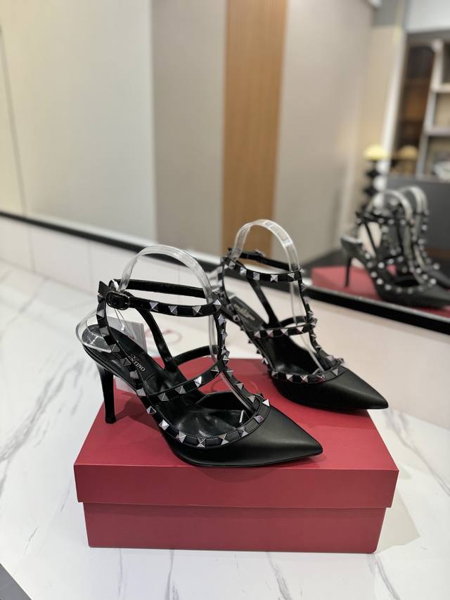 Factory Price: Valentino Valentino Studded Vt Classic Ankle-Wrapping Studded San