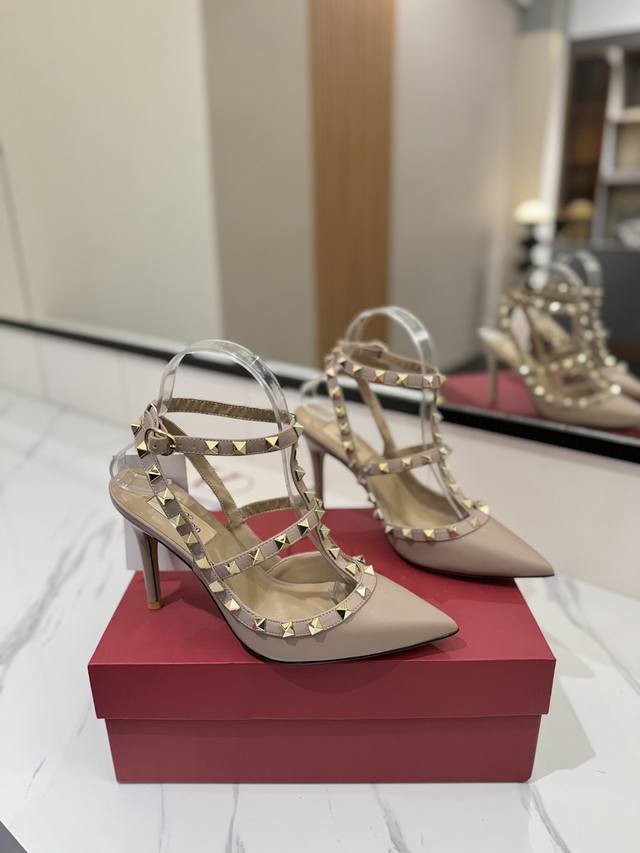 Factory Price: Valentino Valentino Studded Vt Classic Ankle-Wrapping Strap Sanda