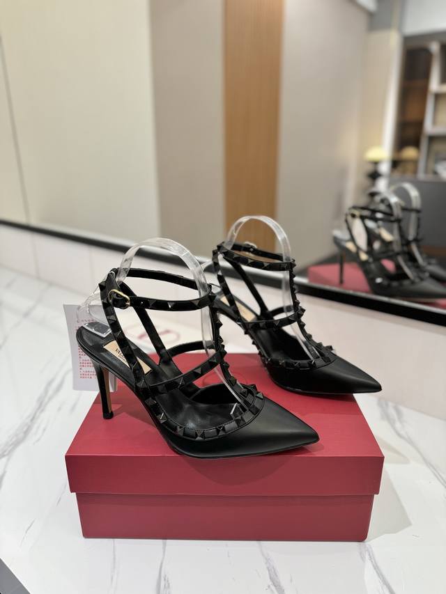 Factory Price: Valentino Valentino Studded Vt Classic Ankle-Wrapping Studded San