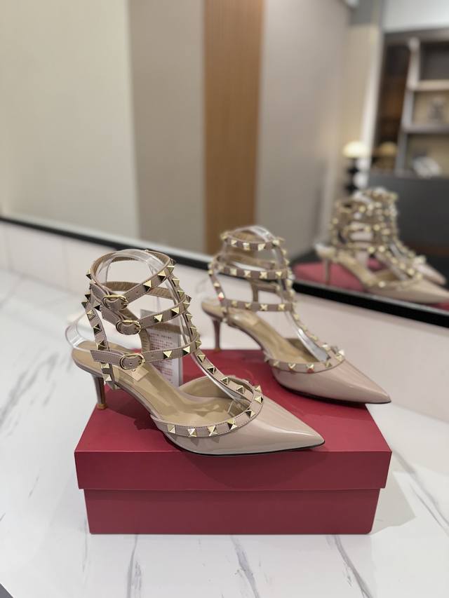 Factory Price: Valentino Valentino Studded Vt Classic Ankle-Wrapping Studded San