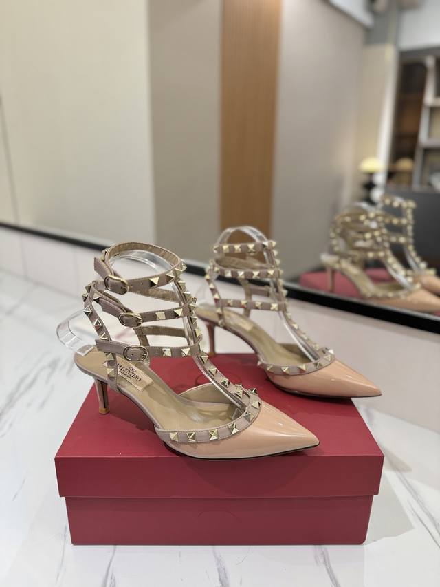 Factory Price: Valentino Valentino Studded Vt Classic Ankle-Wrapping Studded San