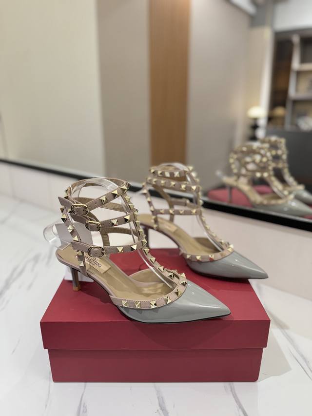 Factory Price: Valentino Valentino Studded Vt Classic Ankle-Wrapping Studded San