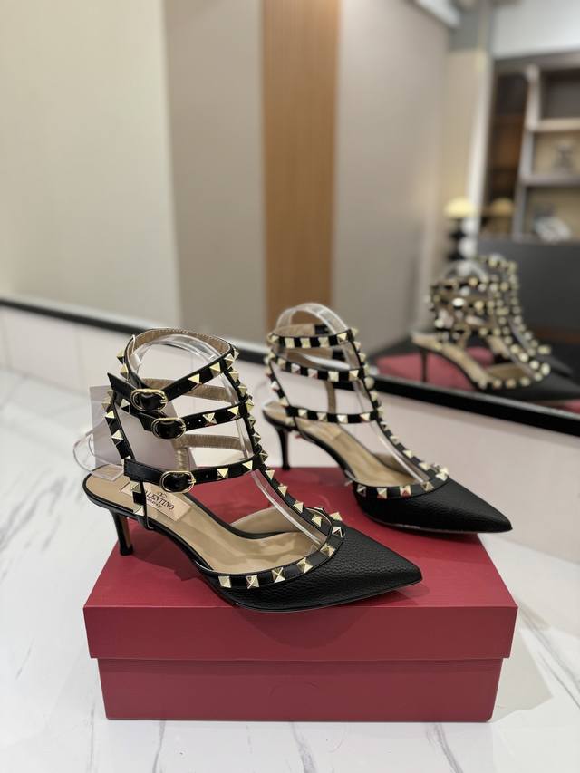 Factory Price: Valentino Valentino Studded Vt Classic Ankle-Wrapping Studded San