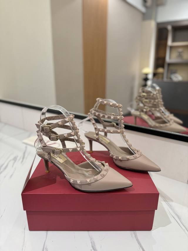 Factory Price: Valentino Valentino Studded Vt Classic Ankle-Wrapping Studded San