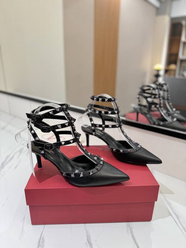 Factory Price: Valentino Valentino Studded Vt Classic Ankle-Wrapping Studded San