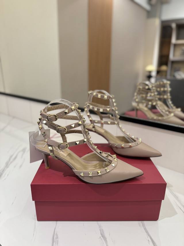 Factory Price: Valentino Valentino Studded Vt Classic Ankle-Wrapping Studded San