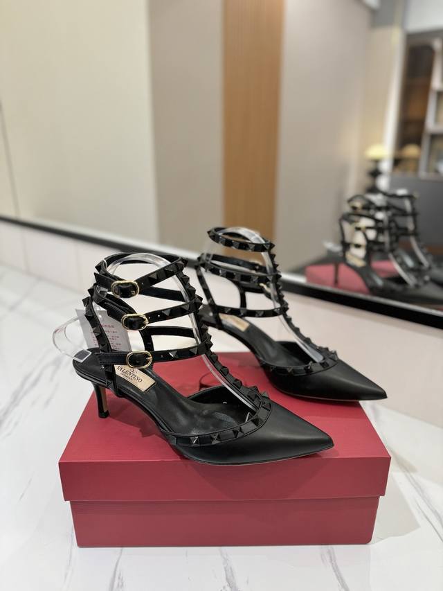 Factory Price: Valentino Valentino Studded Vt Classic Ankle-Wrapping Studded San