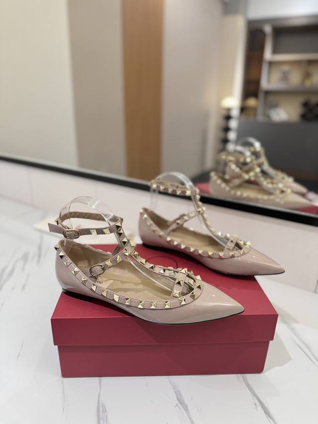 Factory Price: Valentino Valentino Rivet Vt Classic Timeless Pointed-Toe Flat Sa