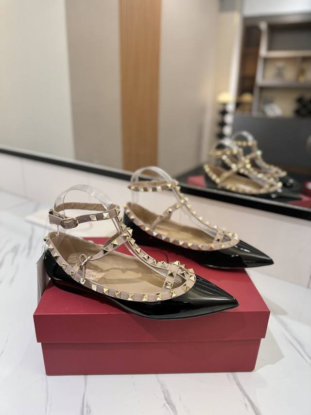 Factory Price: Valentino Valentino Rivet Vt Classic Timeless Pointed-Toe Flat Sa