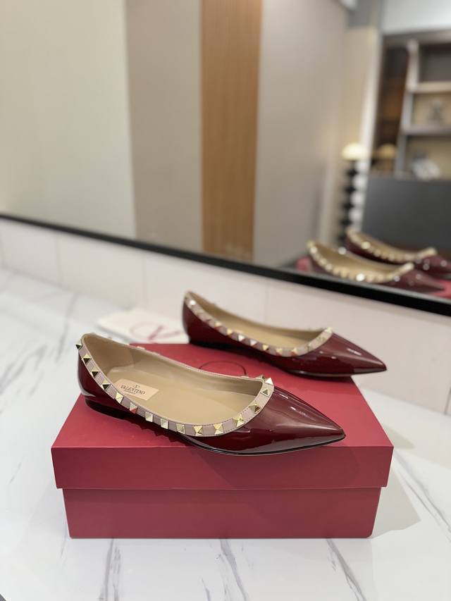 Factory Price: Valentino Valentino Rivet Vt Classic Pointed-Toe Flat Shoes, Top-