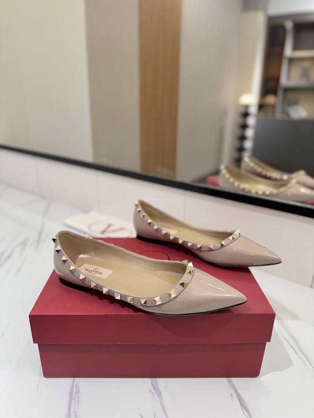 Factory Price: Valentino Valentino Rivet Vt Classic Pointed-Toe Flat Shoes, Top-