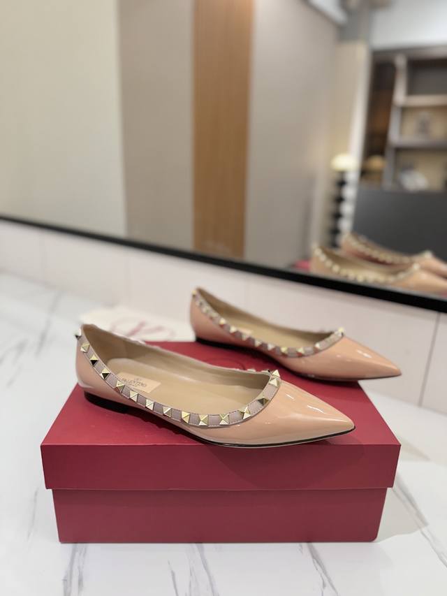Factory Price: Valentino Valentino Rivet Vt Classic Pointed-Toe Flat Shoes, Top-