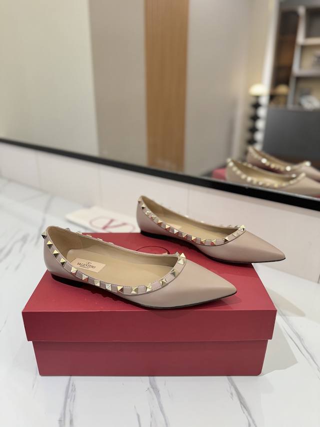 Factory Price: Valentino Valentino Rivet Vt Classic Pointed-Toe Flat Shoes, Top-