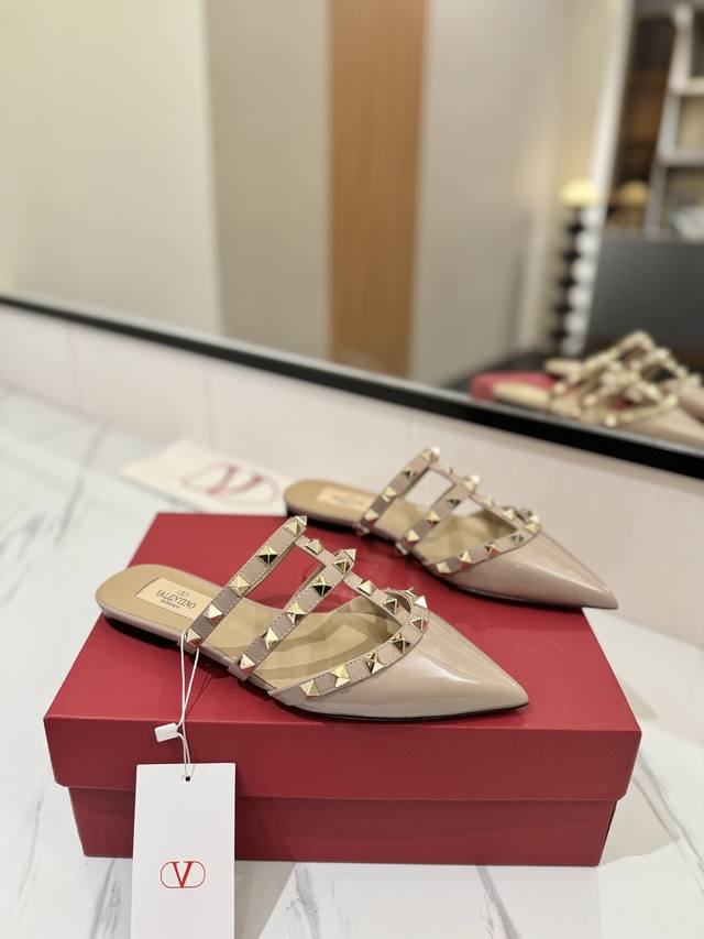 Factory Price: Valentino Valentino Studded Vt Classic Flat-Toe Sandals, Top-Tier