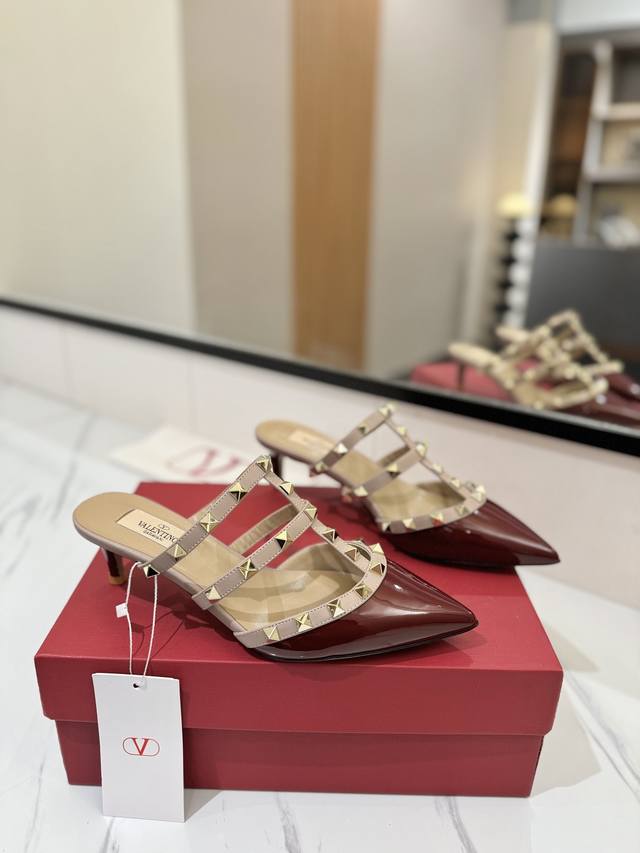 Factory Price: Valentino Valentino Studded Vt Classic 5.0 Pointed-Toe Slippers,