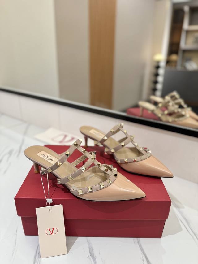 Factory Price: Valentino Valentino Studded Vt Classic 5.0 Pointed-Toe Slippers,