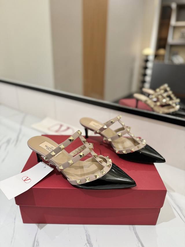 Factory Price: Valentino Valentino Studded Vt Classic 5.0 Pointed-Toe Slippers,