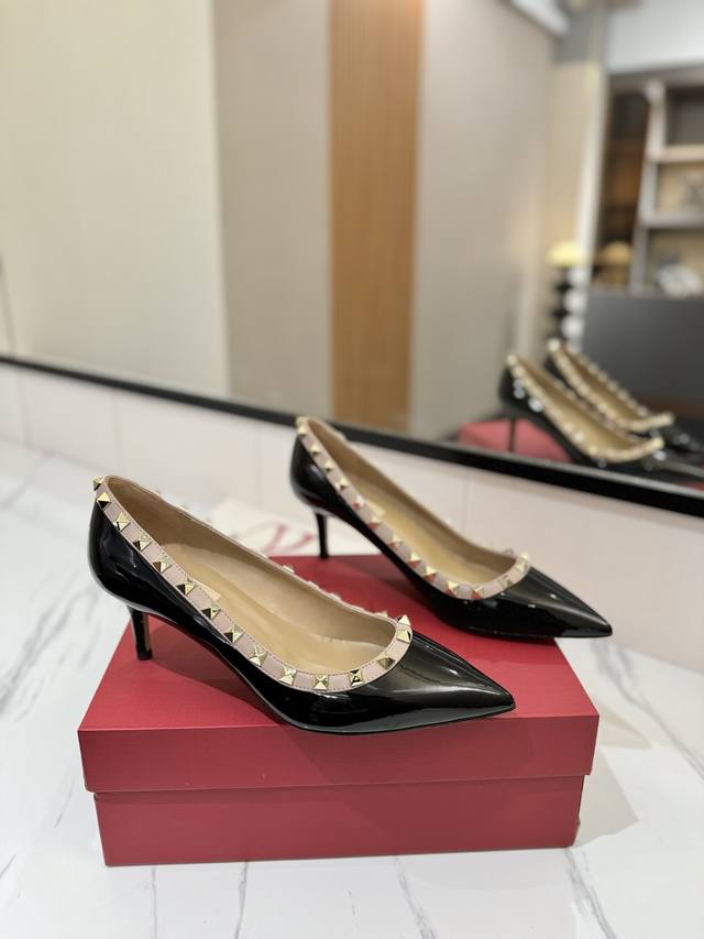 Factory Price: Valentino Valentino Studded Vt Classic Single Shoes, Top-Tier Rep