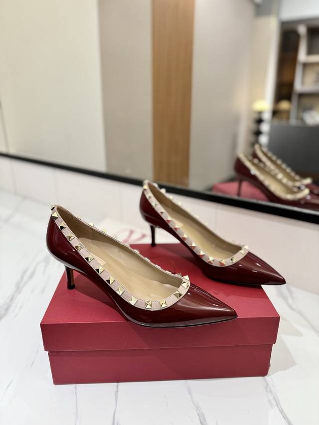 Factory Price: Valentino Valentino Studded Vt Classic Single Shoes, Top-Tier Rep