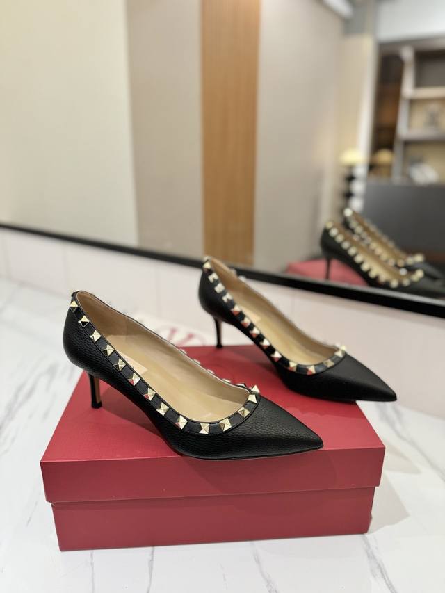 Factory Price: Valentino Valentino Studded Vt Classic Single Shoes, Top-Tier Rep