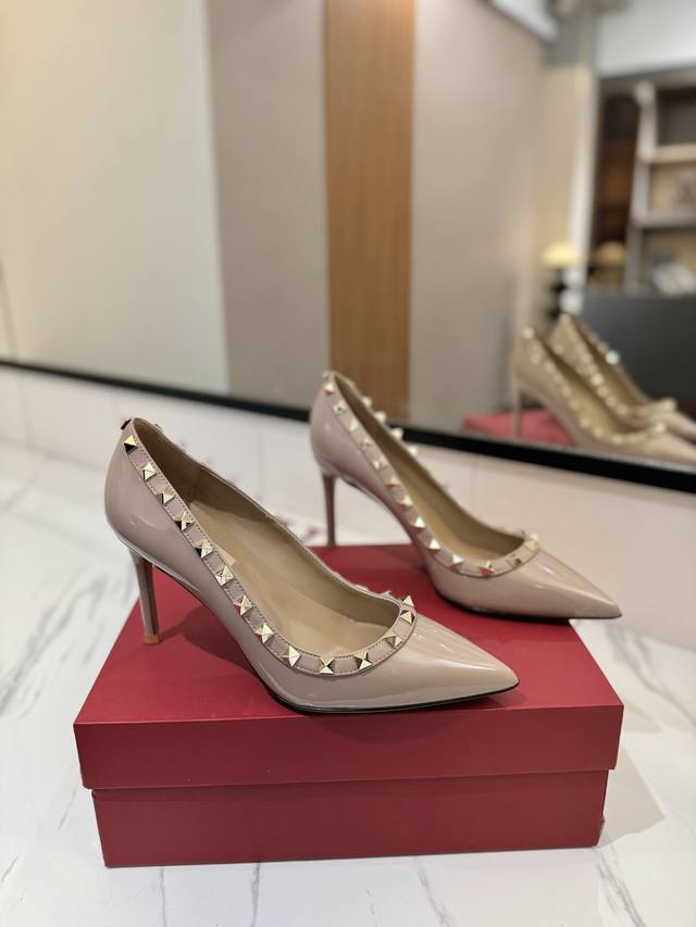 Factory Price: Valentino Valentino Studded Vt Classic Single Shoes, Top-Tier Rep