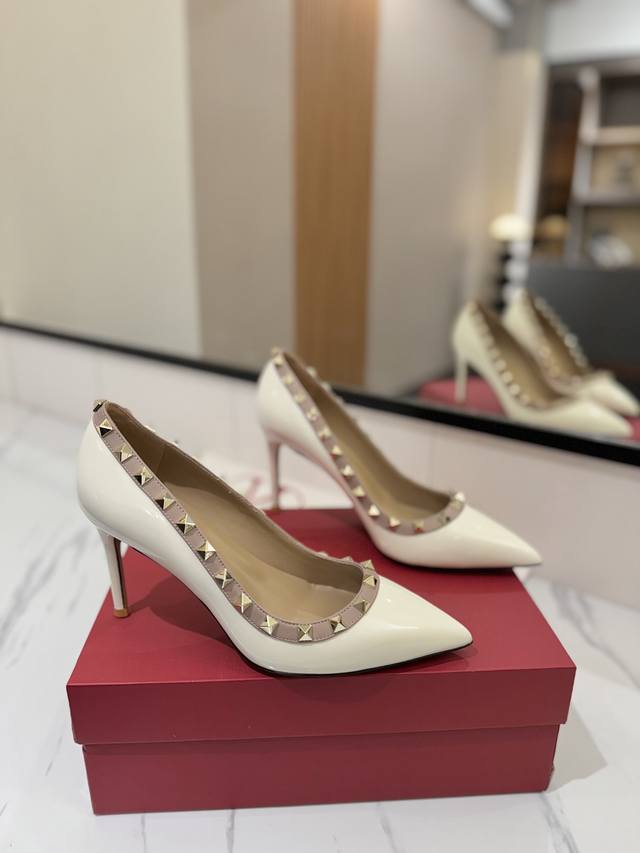 Factory Price: Valentino Valentino Studded Vt Classic Single Shoes, Top-Tier Rep