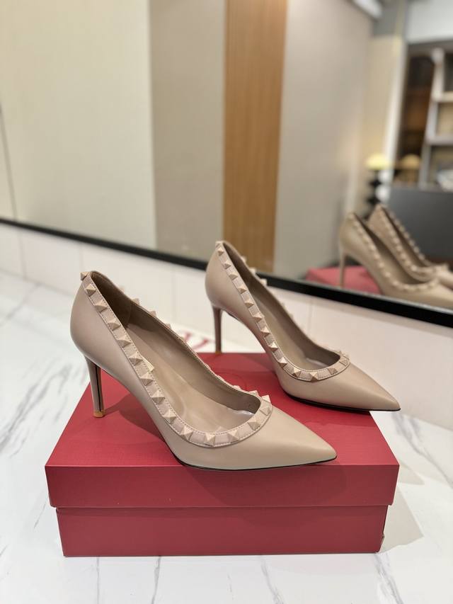 Factory Price: Valentino Valentino Studded Vt Classic Single Shoes, Top-Tier Rep