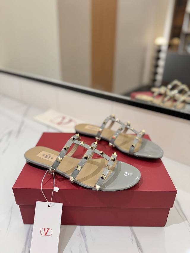Factory Price: Valentino Valentino Studded Vt Classic Flat Sandals, Top-Tier Rep