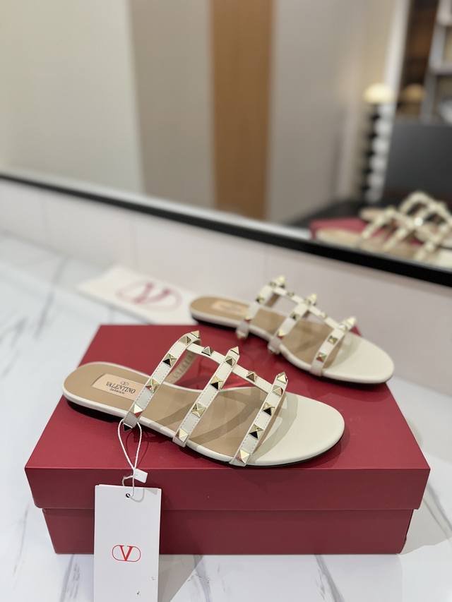 Factory Price: Valentino Valentino Studded Vt Classic Flat Sandals, Top-Tier Rep