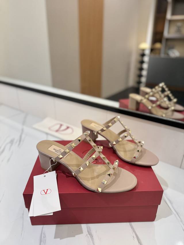 Factory Price: Valentino Valentino Studded Vt Classic 6.0Cm Chunky Heel Sandals,