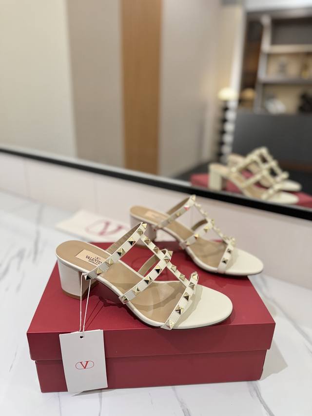 Factory Price: Valentino Valentino Studded Vt Classic 6.0Cm Thick Heel Sandals,