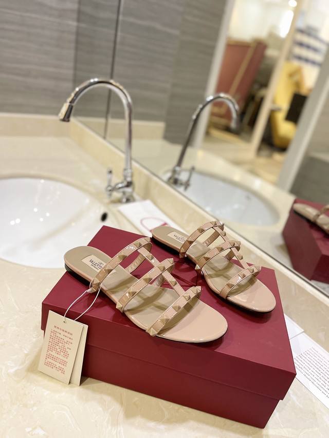 P: Valentino 2O2, Same Color As The Original. The Classic