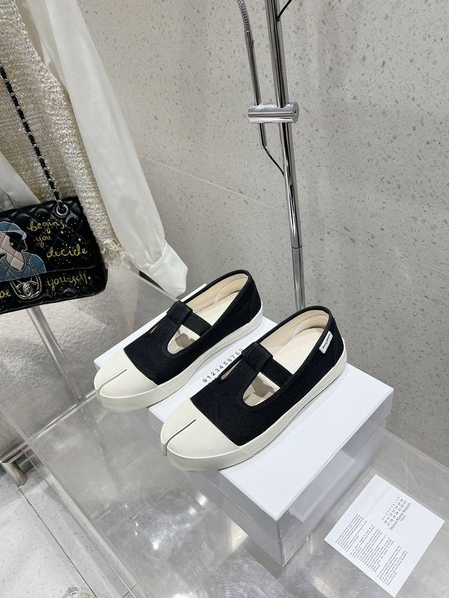 Canvas, Leather, Graffiti Maison Margiela Split-Toe Casual Shoes Must-Have Fashi