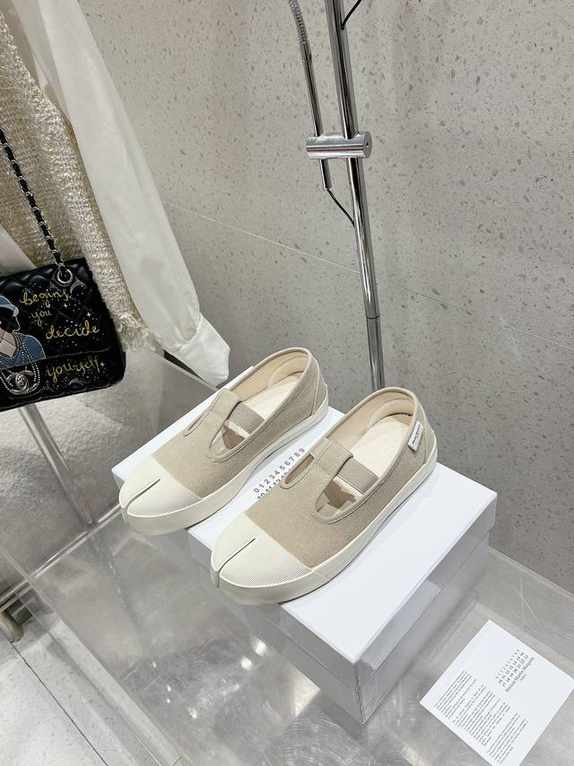 Canvas, Leather, Graffiti Maison Margiela Split-Toe Casual Shoes Must-Have Fashi