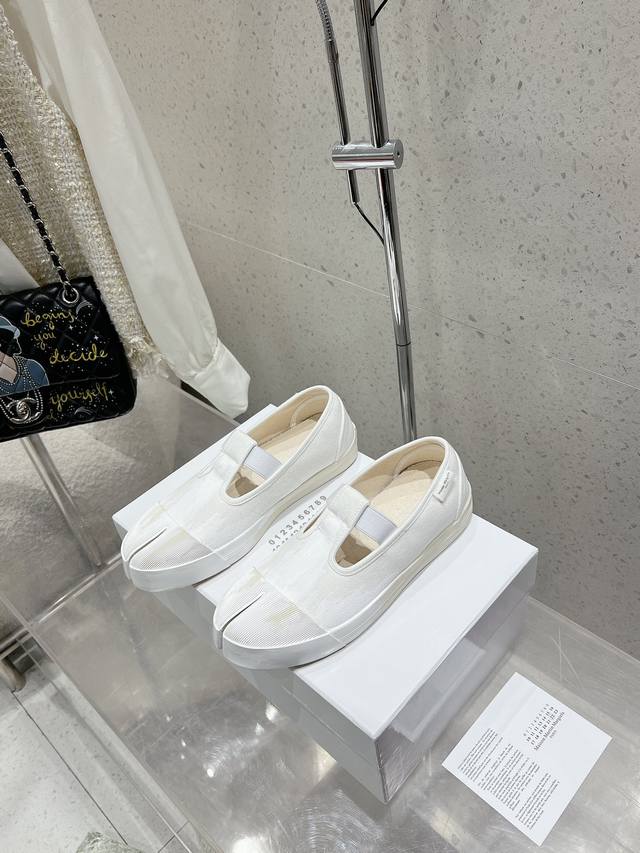 Canvas, Leather, Graffiti Maison Margiela Split-Toe Casual Shoes Must-Have Fashi