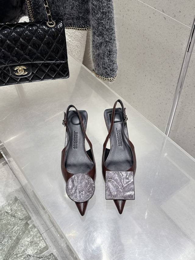 Premium-Quality Jacquemus 25Ss Spring/Summer New Arrival Pointed-Toe Mandarin Bu